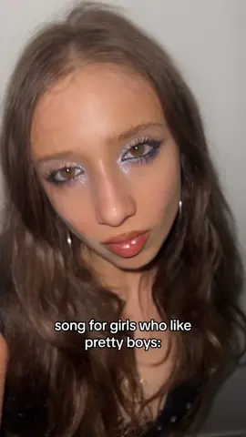 boys who look like girls>>