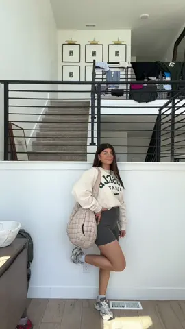 Not me singing the wrong lyrics😂😂😅😅🙃 #gymfit #OOTD #momfit 