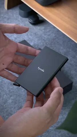 Unboxing Hyodo’s latest release — the Cardlet Pro minimal cardholder ✨ Hyodo’s design language truly is the epitome of clean minimalism. Just look at the Cardlet Pro’s design — it’s incredibly minimal but so so sleek. It can house 5 cards (and it’s incredibly comfortable sliding them up), but what’s new with this Pro release is the compatibility with MagSafe wallets. Hyodo also sent over their Pockeep MagSafe minimal wallets, which serve to be perfect extensions to the Cardlet Pro. Ultimately, this allows for maximum flexibility in terms of what EDC you want to bring out with you.  ——— #minimalwallet #magsafewallet #slimwallet #cardholder #edcgear #everydaycarry #unboxing #techunboxing #desksetup #minimalsetup #cleansetup #workspace #desktour #setuptour #homeoffice 