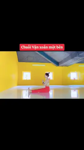 Chuỗi vặn xoắn 1 bên #DHuong_yoga #yogakhoedep_huong #HLV_huongyoga #yoga 