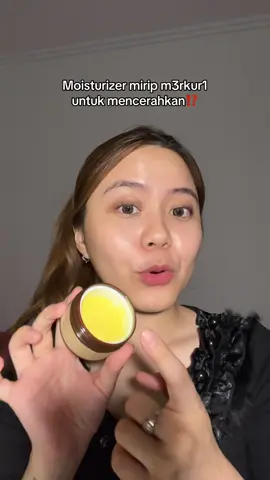 Moisturizer mencerahkan mineral botanica ini awalnya aku kira ada kandungan abal abal karena warnanya kuning banget 😭 ternyataa memang karena dia ada kandungan CoQ10 yang dimana Studi dalam jurnal Biofactors (2017) menyebutkan bahwa sifat antioksidan pada coenzyme Q10 memberikan manfaat untuk mencegah penuaan kulit, seperti menyamarkan kerutan, garis halus, dan mengurangi tekstur kulit yang kasar 💕✨ #moisturizermencerahkan #mencerahkankulit #mencerahkanwajah #brighteningmoisturizer 