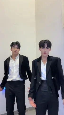 Why you keep callin 🤙🤙 #ZEROBASEONE #ZB1 #제로베이스원 #SUNGHANBIN #PARKGUNWOOK #성한빈 #박건욱 