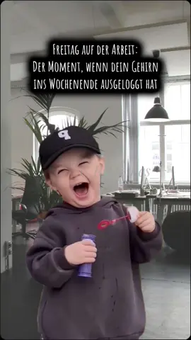 Bald Wochenende 🥳 #wochenende #feierabend #freitag #spassbeiderarbeit #spassmusssein #funnyvideos #lustigevideos #fypシ゚viral #spassamleben #spassantiktok #fyp #foryourpage #fürdichpage #CapCut 