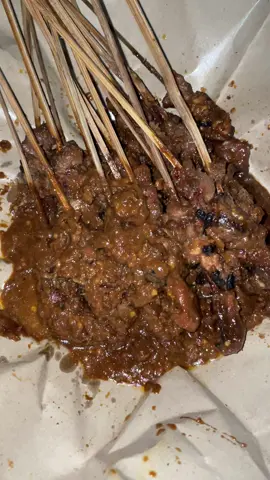 Sate Kambing 20 tusuk sate ayam 30 tusuk plus gulai Menu makan malam mimin kali ini Kalian makan malam lauk apa? #fypシ゚viral #sate #kediri 
