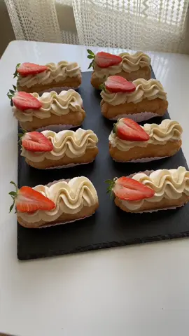 ✨Ingrédients : -20 biscuits à la cuillère  -Pâte à tartiner noisette chocolat blanc -300g de mascarpone  -200ml de crème liquide 30% MG bien froide  -100g de sucre glace  -1càs de pâte à tartiner noisette chocolat blanc  -Fraises pour la déco  #dessert #ideedessert #dessertfacile #desserttiktok #dessertchallenge #dessertrecipe #dessertchallenge #cuisinefacile #cuisinetiktok #tiktokcooks #tiktokkitchen #yummy #yummyfood #pastry #pourtoi #pourtoipage #foryou #foryoupage #frypgシ #pov #explorepage✨ #exploremore #partage -#CapCut 