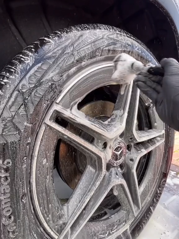 Sparkling to perfection ✨ (TT🎥: @dw_autocare) #Unreel #Extreme #Cleaning #Satisfying #Custom