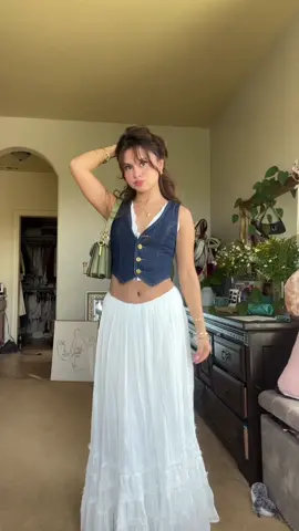 Casual grocery store outfit #outfitideas #springoutfit 