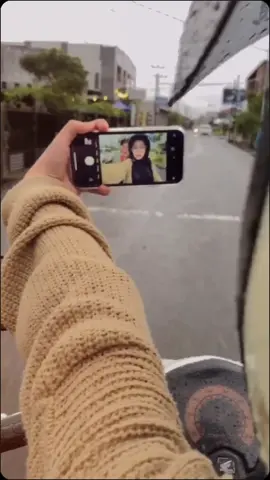 terealisasikan donggg 🫶 @e  #trendpeganghpdiatasmotor #viraltiktok #fypシ #fypシ゚viral #CapCut 