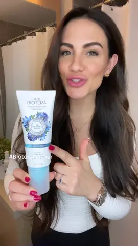 Professional Hairstylist and Trichologist @Shab Caspara uses the ✨ NEW ✨ 2:1 Cool + Hydrate Balm from the Biotera® Intensive Collection 💙 This dual-action conditioner hydrates the scalp to to replenish moisture, leaving your hair feeling soft, nourished and manageable! 🤗 #BioteraPartner #ZotosProfessional #HairCare #HairProducts