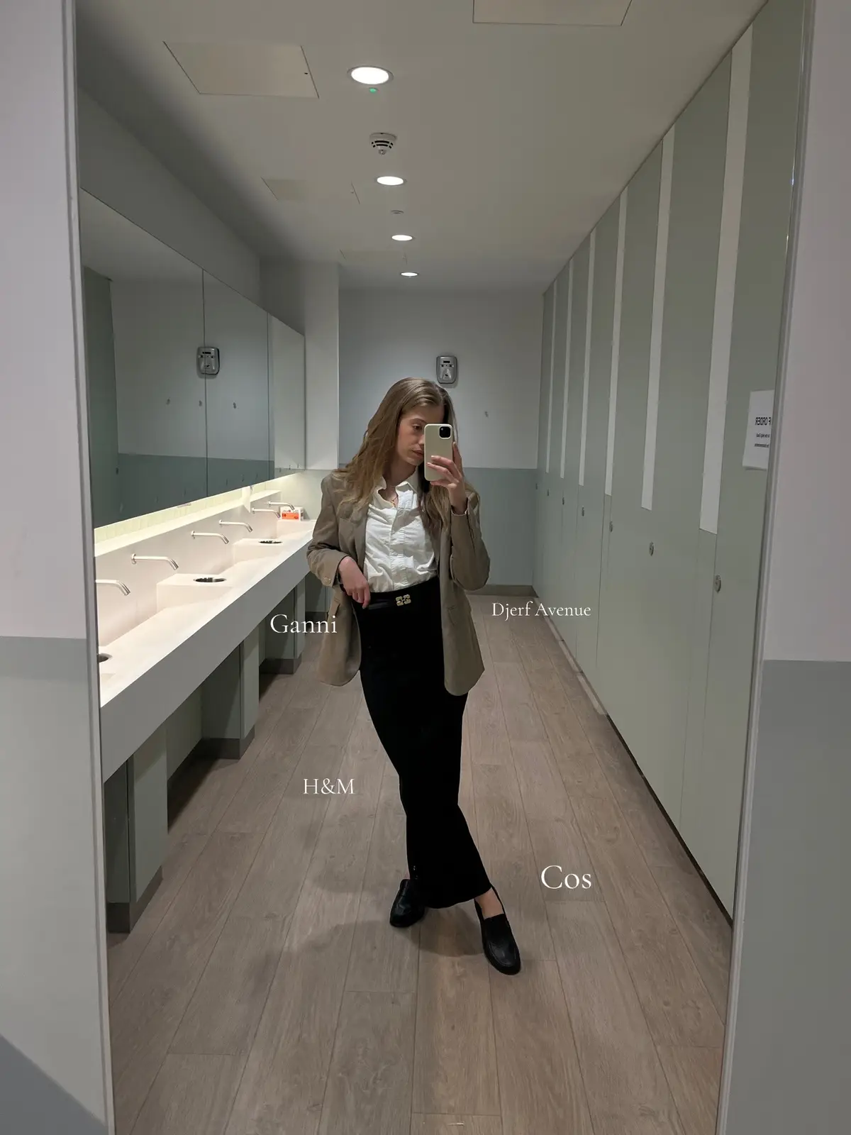 Spent week 16 on the sofa at home healing some broken ribs x #weekinmylife #OOTD #corporatelife #officeoutfits #capsulewardrobestyle #workdrinks #OfficeOutfitIdeas 