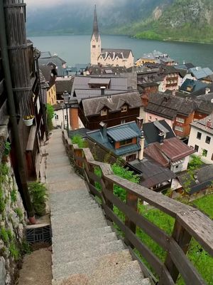 Stunning Hallstatt 🇦🇹  . . . #hallstatt #austria #alps #mountains #visitaustria #travel #view #beautiful #nature #cliff 