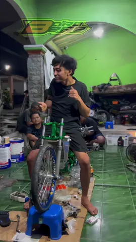 Monggo netizen dipersilahkan #barabereracingsemarang  #tokyosaripride  #remukantempe  #sunmoryninja  #LanaAbil83  #tomospeedshop  #orasepele  #fyp  #fypシ  #59open  #stdbebas  #stdmodif  #karburacingjogja  #kendarkarburator  #abrt20  #402m 