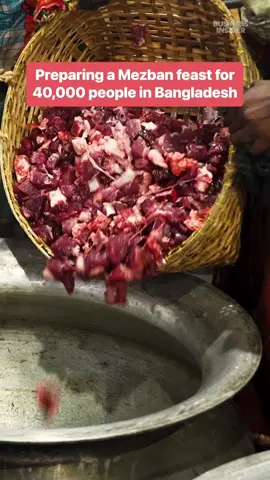 These chefs are cooking a traditional #Mezban, a #feast with multiple dishes for 40,000 people in #Bangladesh.