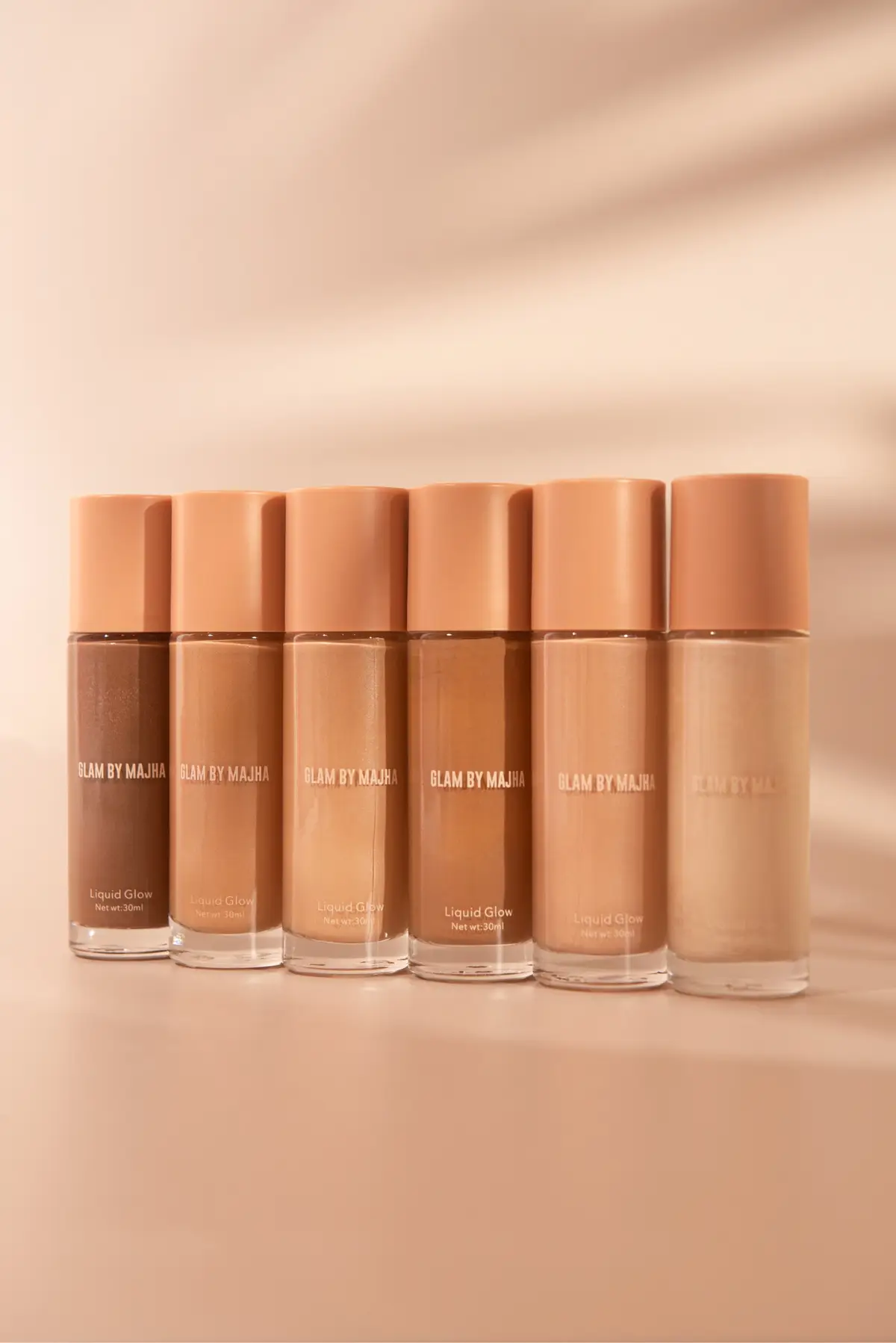 Nouveau produit ✨ Le liquid Glow est un highlighter teinté qui peut s'utiliser en base, seul ou mélangé au fond de teint  Sortie le 10 mai Glambymajha.com  #makeup #glow 