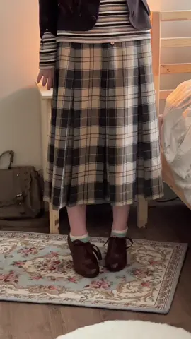 kitty socks  #OOTD #outfitoftheday #academia #darkacademia 