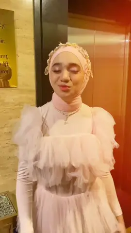 maaf, kali ini ingin sesekali turut berbahagia sejenak di hari lahir sendiri, di akun sendiri, dan dr video idolaku sendiri hehehe😁🫶🏻 syukran ya nabila taqiyyah atas doanya. semoga seterusnya banyak hal2 baik yg menyertai nabnab ku🥰🤍 @nabilataqiyyah_ @myfam945  #mybirthday #nabilataqiyyah #allahummabarik #rumah #maasyaaallahtabarakallah #thenablovers 