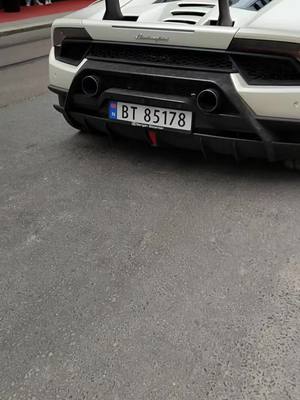 Pure sound of a Lamborghini huracan performante revving @Sikkerhetsproffen  #puresound #soundup🔊 #fypシ 