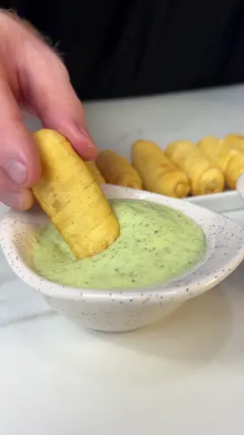 Cual es la mejor salsa para acompañar los tequeños? Aca veremos que lo que! Por supuesto con mi gente de @somosfadosa los mejores en el tema! #Receta #tequeños #queso #salsa 