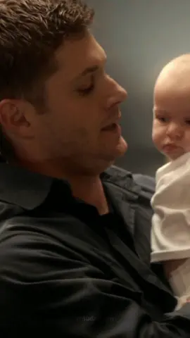 Momentos que deixam meu coração quentinho... #jensenackles #deanwinchester #spn #supernatural #dad #baby 