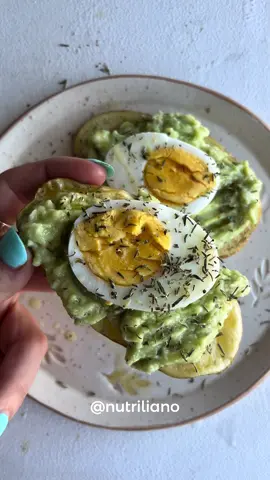Si no queres comer siempre rodajas de pan en tus desayunos y meriendas ! Hoy te dejamos TOSTADAS DE PAPA 😉 opción salada que queda MUY RICA 😍 👉🏻Cortar en rodajas de 1 a 2 cm una papa y cocinar en el horno hasta que esté cocida y dorada 👉🏻Pisar 1/2 palta con jugo y ralladura de limón, tomillo y sal 👉🏻Untar las tostadas de papa y agregar 1 huevo (puede ser duro, a la plancha o poché) ¿Qué les parece esta versión para sumar en sus comidas? ✂️ #CortemosConLasDietas 👉🏻 Mantengamos hábitos saludables 💁🏼 . . . #desayunosaludable  #desayunosalado #tostadasdepapa #desayunosinharina #digestión #nutricionistas #nutricionista #meriendasaludable #meriendasalada