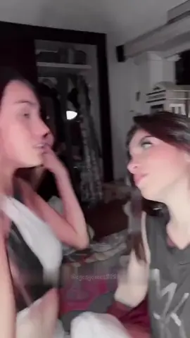 bestie #egesgomes2020 #lesbica #lgbt #amigas #lesbian #bestfriend #sapatao #amigas🤞🏻💕 #lesbiana #lesbianpanic #lesbiankiss #girlswhokissgirls❤🌈🌈 #foryou #bi #aluna #amigasquesebesan🏳️‍🌈 #viral #parati 