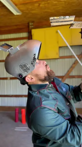 lil tip on not bracing up on anything when welding overhead 🍻 #weldingtips #tip #tutorial #yeswelder #tefuawe #7018 #7018welds #weld #welder #ilove #welding #steel #metal #weldernation #weldtok #fyp #fypシ゚viral #fypage #working #work #santacruz #goodvibes #goodvibesonly #ironwork #ironworker
