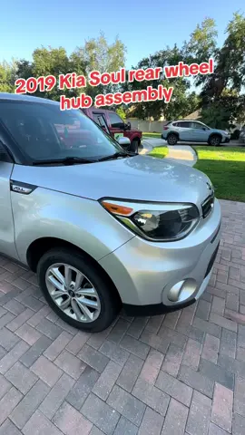 2019 Kia Soul rear wheel hub assembly #mobilemechanic #mechanic #fyp #dirtyhandscleanmoney #kia #kiasoul #abs #DIY 