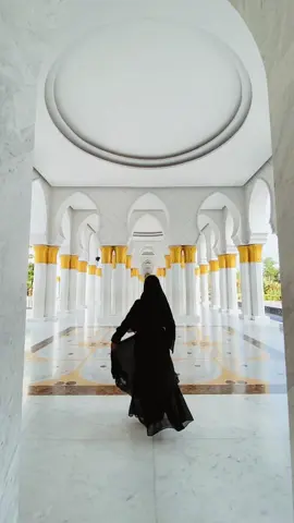 MasyaAllah ✨ #masjidrayasheikhzayed #masjidsolo #dresshitam #dress #dresskorea #dresshijab 