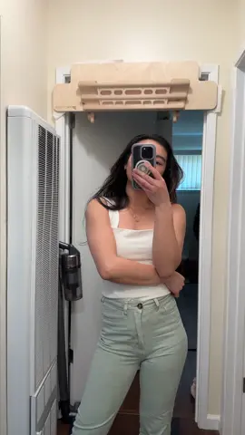 Day 5 of me posting my work outfits until i reach 10k.  Follow me for more realistic every day outfits!!  #casualstreetstyle #casualstyle #casualoutfit #everydaystyle #whatiwore #whatiworetoday #whatiwear #capsulewardrobe #workoutfit #workoutfits #workoutfitideas #neutralstyle #neutraloutfit 