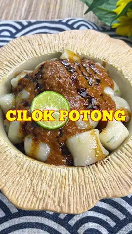 CILOK POTONG🔥 jaman smp dulu suka jualan ini! Dan sekarang gua share resepnya cilok lembut kenyal enak! 🔽RESEP🔽 CILOK POTONG BAHAN BIANG: 150 gr terigu 300 ml air 4 butir bawang putih (haluskan) 1 batang daun bawang 1 ½ sdt kaldu ayam bubuk 1 sdt penyedap ¼ sdt garam 2 sdt gula BAHAN CILOK: 150 gr tepung tapioka (masukin pas biang masih panas) BAHAN SAUCE KACANG: 150 gr kacang tanah goreng 5 siung bawang putih 7 siung bawang merah 10 buah cabai merah keriting 5 buah cabai rawit 3 sdt gula 6 lembar daun jeruk 800 ml air 70 gr kecap manis 1 sdt garem 1 sdt penyedap 1 buah jeruk limau
