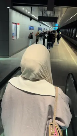 minivlog.                                                                                                                         #muslimah #muslimtiktok #foryou #fypシ #fyp #OOTD #tulips #netherlands #amaterdam #minivlog 