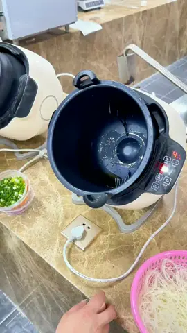 Easy operation intelligent cooking machine #autocooking #automaticstirfrymachine #foodmachine #自动炒菜机 #炒菜机厂家 