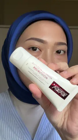 Review jujur, dah 2 weeks ely pakai moisturizer baru dr @Wawa Cosmetics HQ  tiap2 hari waktu siang sumpah best, hydrating sgt 💧 Tekstur best, bau dia pun best, kalau pakai sebelum makeup pun best nampak soft je ⭐️⭐️⭐️⭐️⭐️ As for sunscreen you guys know dr packaging lama lagi ely dh pakai 🤌🏻 #wawacosmetics #sunscreenwawacosmetics #moisturizer 
