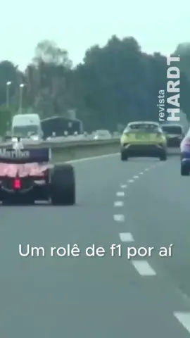 Um rolê de F! por aí! Que tal, cê tá na estrada e olha o retrovisor, um F1! @pepeuhardt  #f1 #estrada #F1NaEstrada #F1NaRua #PepeuHardt #revistaHARDT #HARDT #ferrari #FerrariNaEstrada #FerrariNaRua