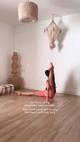 Happy hips, happy heart 🧡 #yoga #yogagirl #yogapose 