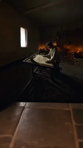 I spot an artist drawing his own castle on the tip of a mountain. Or was it a pencil? Welcome to this new infinite travel. Some technical aspects of the video: the pencil pictures are real, the macro texture of the pencil is obtained through an electron microscope, while the castle and the artist are generated through AI. Then everything is mixed together. #loop #infinite #transition #zoom #infinite #infinitezoom #closeup #macro #micro #calligraphy #art #artist #pencil #graphite #discover #AI 