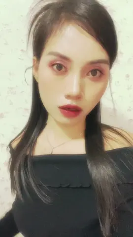 So obssessed with the song😄 #leehyori #2000smakeup 