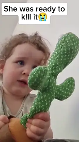 Baby prank with cactus 😂 #scareprank #jumpscare #funny #funnymoments #scarecam #fails #foryoupage #funnyprankvideos #couplepranks #doublescare #pranks #hahaha 