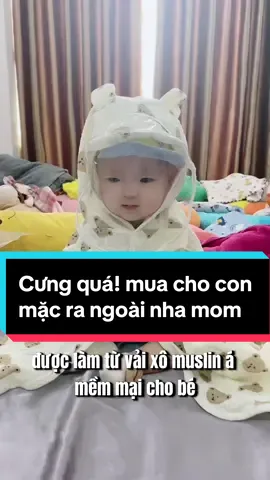 Nhà nào có con nhỏ hay đi xe máy mua ngay em áo choàng có tấm chắn bụi chắn gió cho bé vừa cưng vừa tiện nha các mom. Vải xô muslin mặc mát lắm nha. #mecapy #mebimsua #mevabe #aochoangchobe #aochoangxomuslin #teppy #mebimreivew #reviewbimsua #chiasekinhnghiem #tamsumebimsua #nhatkybimsua #xuhuong #fyp 