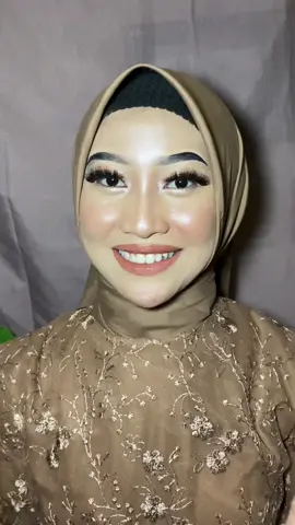 #mua #muajakarta #makeuptutorial #makeupartist #makeup #tutorialmakeup #lfl #lfl💛 #lfl❤️ #model #style #muakalideres #muaprepedan #muategalalur #selffotostudio #selffoto #makeupbridesmaid #bridesmaid #bridesmaidmakeup #transisimakeup #transisivideo #makeuptransformation #fyp #viral #flks #flksyaguys🥰biarrame🥰 #flks🔥 