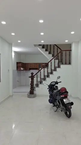 NHÀ CHO THUÊ HẺM 5M ĐƯỜNG TRẦN HƯNG ĐẠO, Q5 - Dt: 4×14m, kết cấu 1trệt, 3lầu, 6phòng ngủ có máy lạnh, 5toilet, nhà mới hẻm rộng ngay trung tâm quận 5 phù hợp làm Văn phòng công ty, Spa, Lớp học... - Giá cho thuê 28triệu/tháng, thương lượng  ☎️ LH Việt 0938110169 để xem nhà