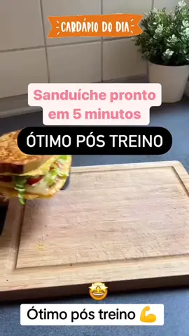 Sanduíche pronto em 5 minutos🥑✨  ingredientes: - 2 torradas - 2 ovos - 1 fatia de queijo  - Punhado de tomate cereja fatiado - 1/2 abacate fatiado - Punhado de alface americana - Sal e pimenta a gosto - Manteiga ou azeite  *Serve 2 pessoas Bom dia galera!! Olhem essa receita pós treino 😋👆🏼 #receitasfaceis #musculação #cardapio #ganharmassamuscular #postreino @Ganhos de Massa Muscular 💪 