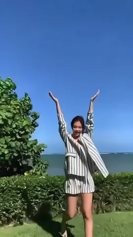 𝙅𝙚𝙣𝙣𝙞𝙚 𝙥𝙜 𝙛𝙖𝙣𝙘𝙖𝙢🥥//yaz vibesi vermeye calistim umarım olmusturr-🐬 #eating #fancam #yeonlyyeats #fypシ゚viral #keşfetteyizzz #keşfet 