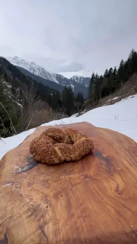 Dağda Sucuklu Çıtır Simit 🥯🏔️  #Outdoors #outdoorcooking #food #cooking #natural #nature #mountains #snow #camping #camp #asmr #asmrvideos #adventures #foodvideos #yemektarifleri #crunch #hungry #relax 