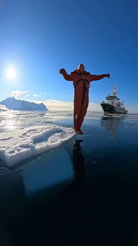 Arctic ocean at 79.40 degrees north 28° F 🤯! Captured while sailing with The Laid Back Company 😍 #arctic #cold 