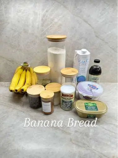 Made a healtny banana bread! Let me know if i should drop the recipe 🤎 #bananabread #healthytreats #baking 