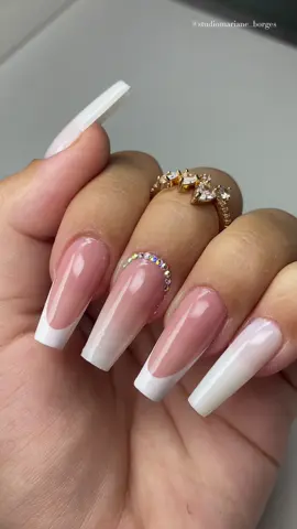 Decoração de unha branca simples🤍 #posticarealista #fyp #nailart #alongamentodeunhas #decoracaodeunhas 