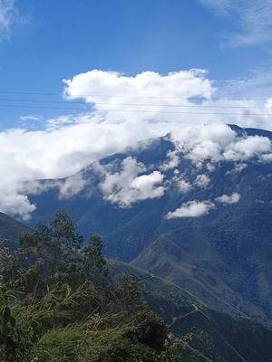 paisajes de Colombia 🇨🇴#paisajesnaturales #paisaje #paisajes_hermosos #montañasdecolombia #colombia #mihermosacolombia😍🥰🗻🗻🌃 #turistico #vallenatosdeoro #diomedesdiaz #conelcorazon #viral #pageforyou_🔥trending💔video #⛰️ 