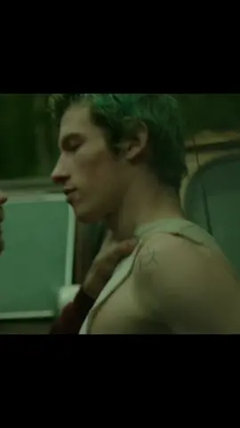 when he can rock green hair too 🙈 #callumturner #callumturneredit #callumturneredits #greenroom #tigergreenroom #mastersoftheair #theboysintheboat #fyp #viral #edit #editaudio #xyzbca #foryourpage #foryou #rockstar #badboy #greenhair  