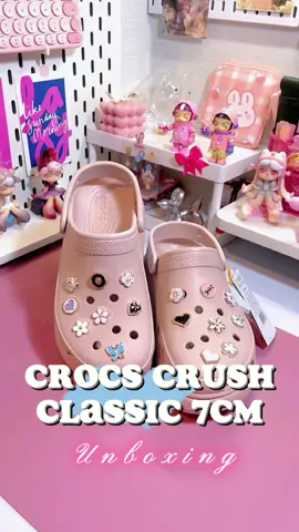 Unbox đôi dép vượt bao chặng đường qua bao mùa mưa nắng…mãi keo 😆 #unboxing #mirapinkzz #unboxwithMira #asmr #crocs #jibitz #review 